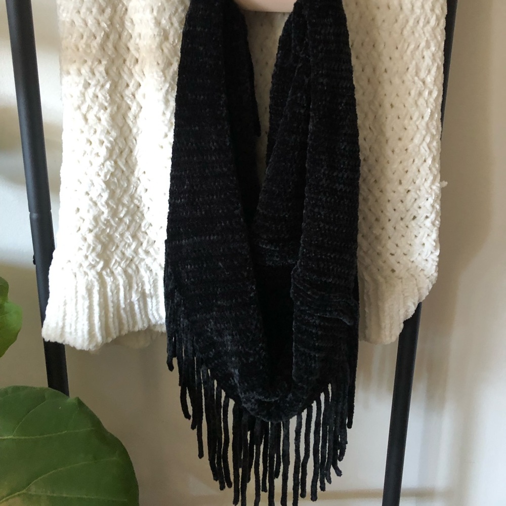 NWT Drape Chenille tube scarf
